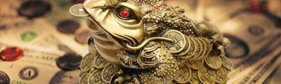 A toad with a coin in the mouth - a talisman who attracts money