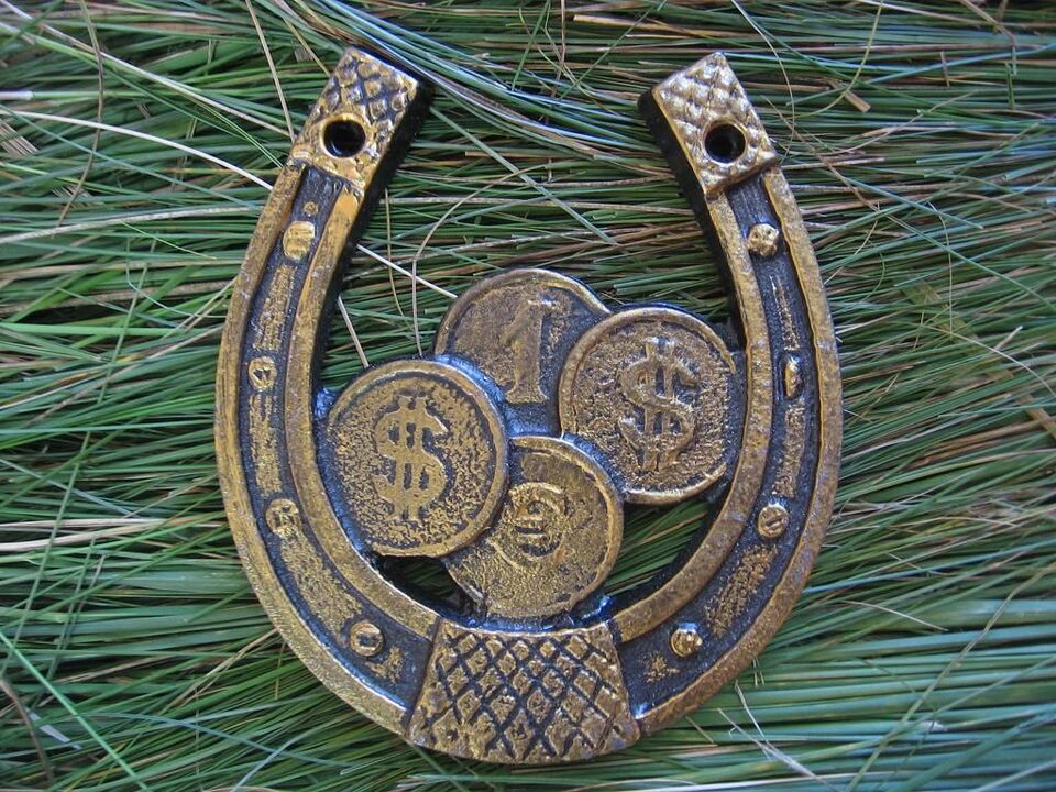 Horseshoes for luck and money