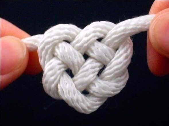 knot for luck